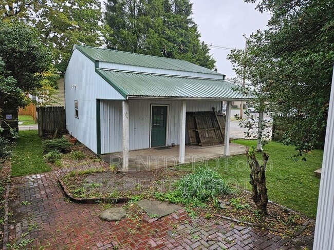 Building Photo - 901 N 2nd Ave