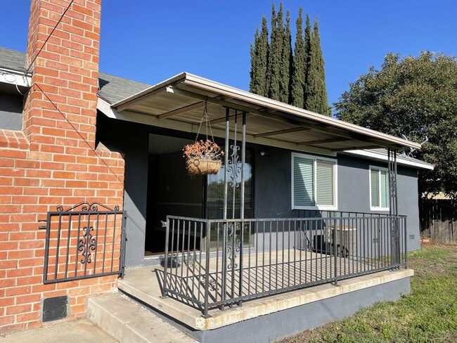 Building Photo - 2634 Balfour Ave