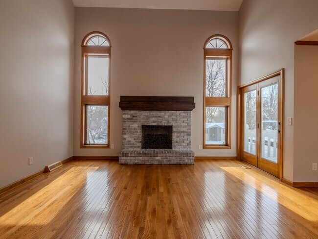 Building Photo - 2630 Glencairin Dr NW