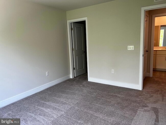 Building Photo - 327 Foundry St