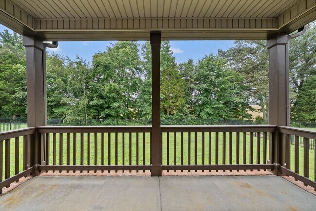 Building Photo - Pet Friendly Four Bedroom with Bonus!