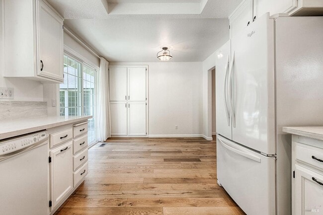 Building Photo - Welcome to your dream home in Oakmont, a v...