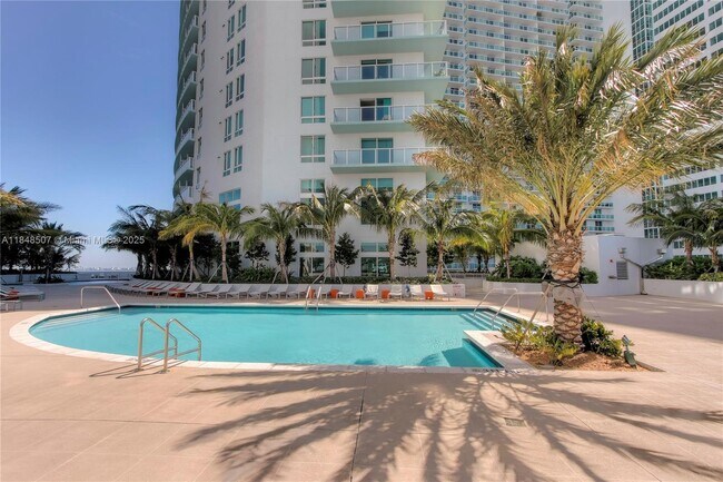 Building Photo - 1900 N Bayshore Dr
