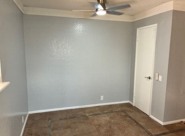 Building Photo - 1632 Parkdale Dr