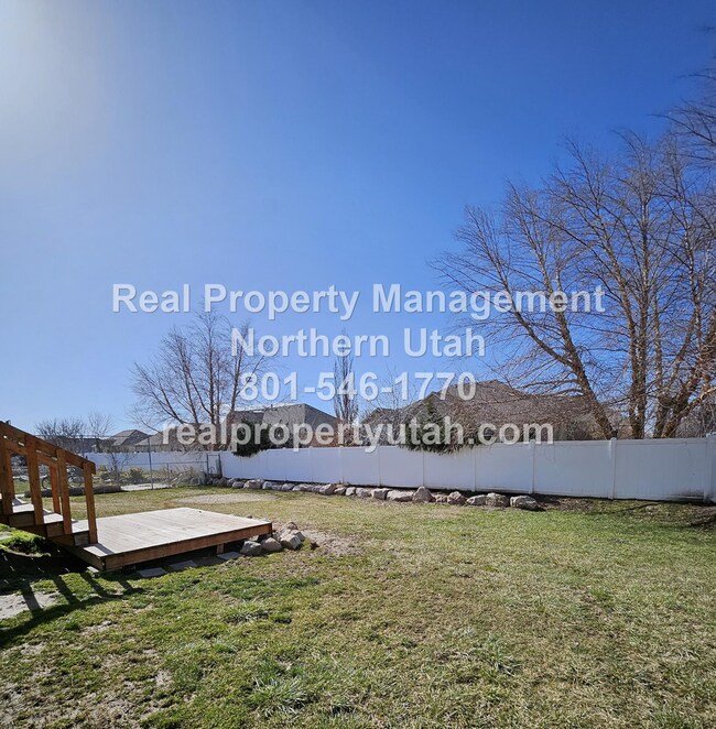 Building Photo - Stunning 4 Bedroom 3 Bath Syracuse Home