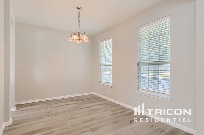 Building Photo - 501 Tobin Dr