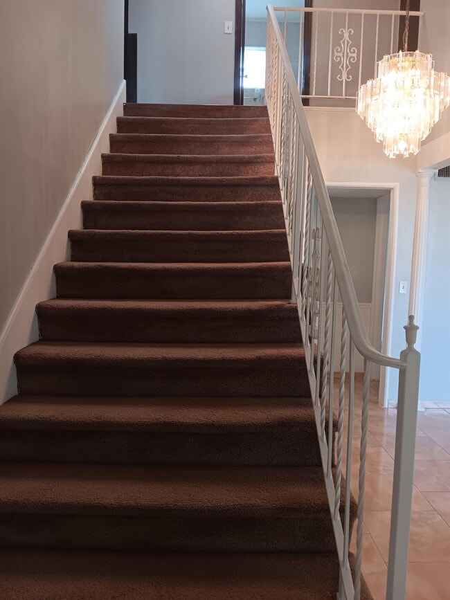 Building Photo - 2321 Irlo Dr