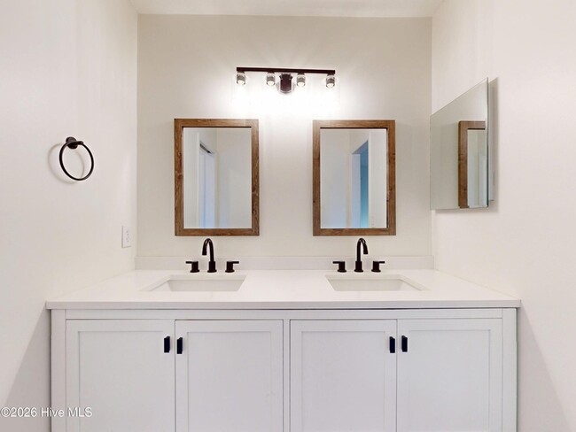 Building Photo - 1245 Monticello Dr