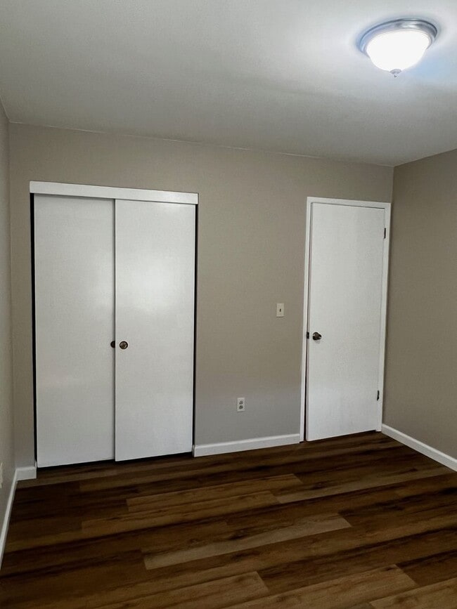 Building Photo - 3 Bedroom/2 Bathroom Single Story Home In ...