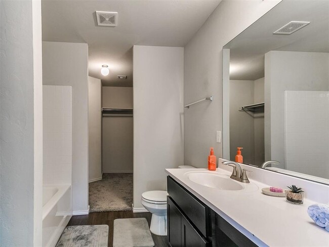 Building Photo - 2217 Stella Rd