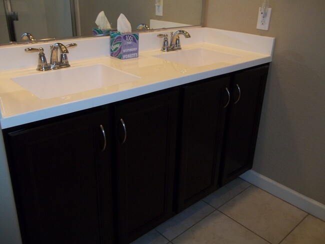 Building Photo - Beautiful Home in Gated Community