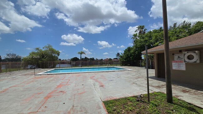 Building Photo - 6515 W 26th Dr
