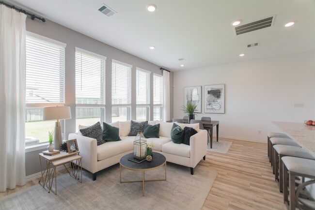 Building Photo - 438 Lake Day Dr