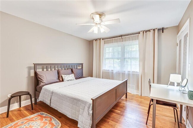 Building Photo - 1973 Desmond Dr