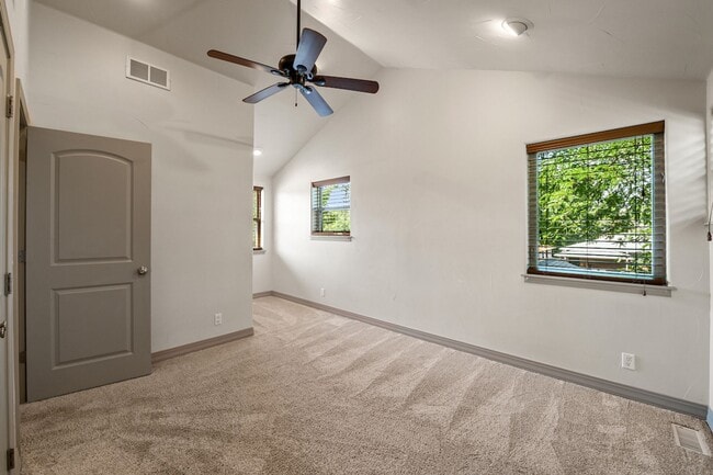 Building Photo - 1275 S Clayton St