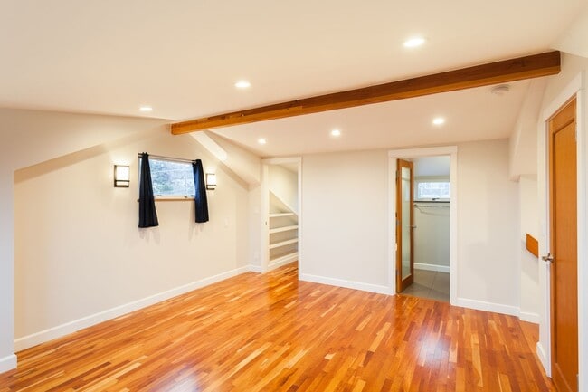 Building Photo - Beautiful 4 Bedroom Home in Queen Anne!