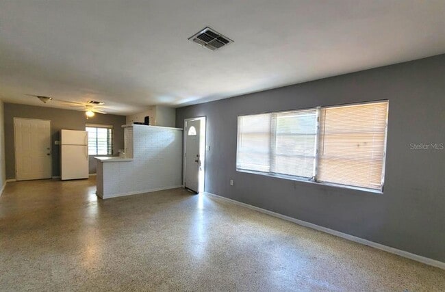 Building Photo - 5806 Siesta Ln