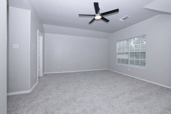 Building Photo - 38 Blue Creek Pl