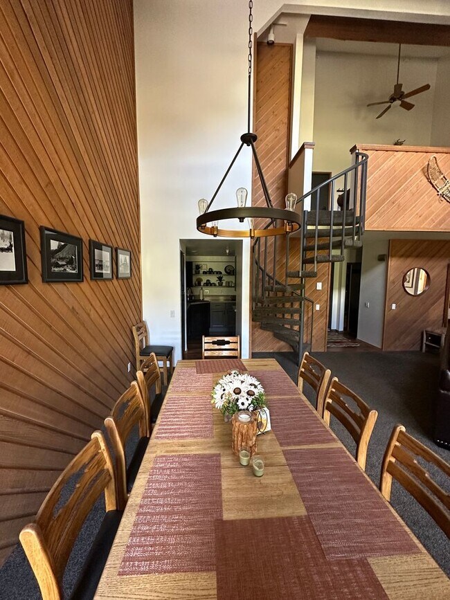 Building Photo - Spacious Aspen Creek Condo with Loft & Mountain Views – Mammoth Lakes (Available in the Springtime)