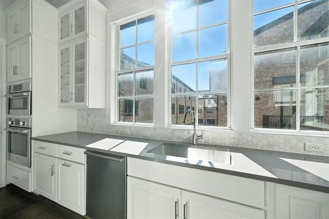 Building Photo - 14989 Oak St