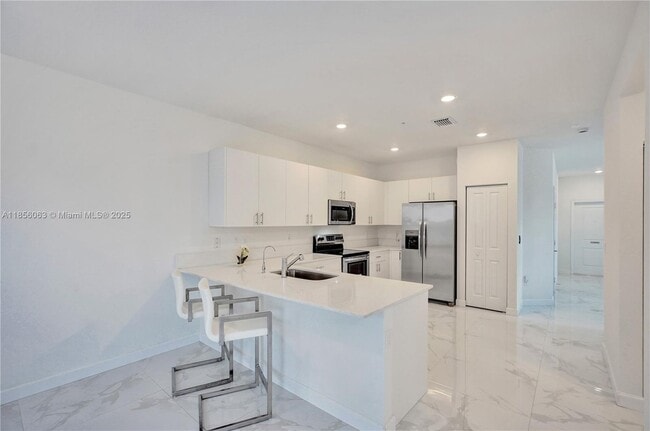 Building Photo - 213 SW 159th Ct