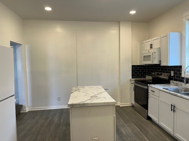 Building Photo - 41 S Oakley Ave