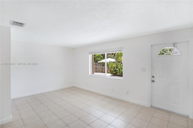 Building Photo - 1522 SW 30th St