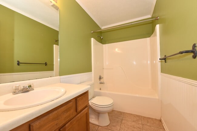 Building Photo - 1098 Chinook St