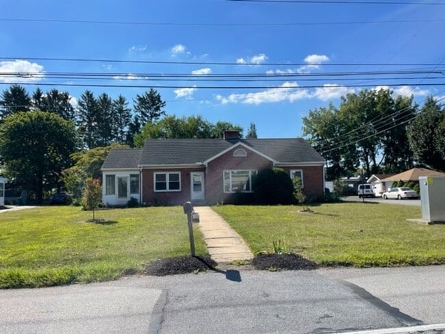 Primary Photo - Ranch Single Family House For Rent In Cumb...