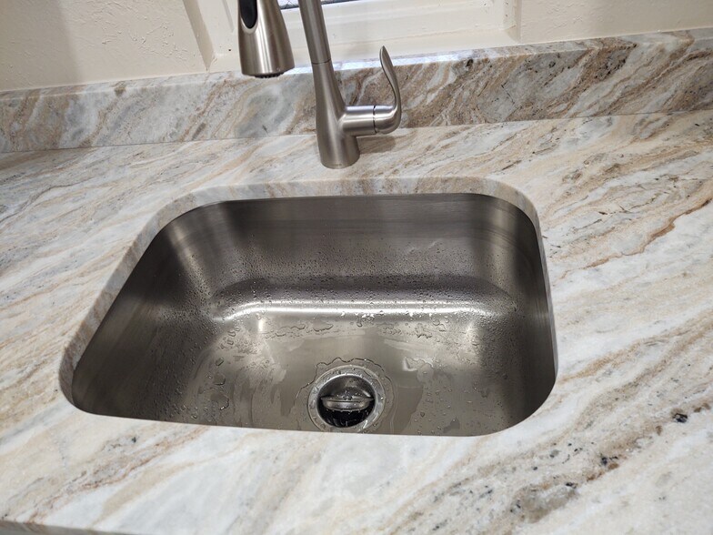 Building Photo - 1524 SE Royal Green Cir