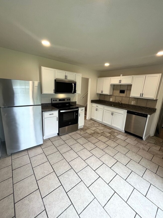 Building Photo - Charming 3 Bedroom Home with Finished Base...