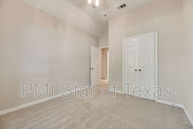Building Photo - 7600 Shasta Dr