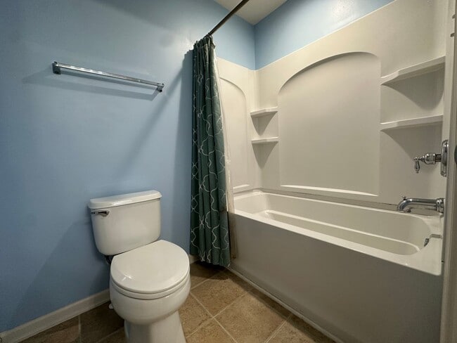 Building Photo - Townhome in a great location!