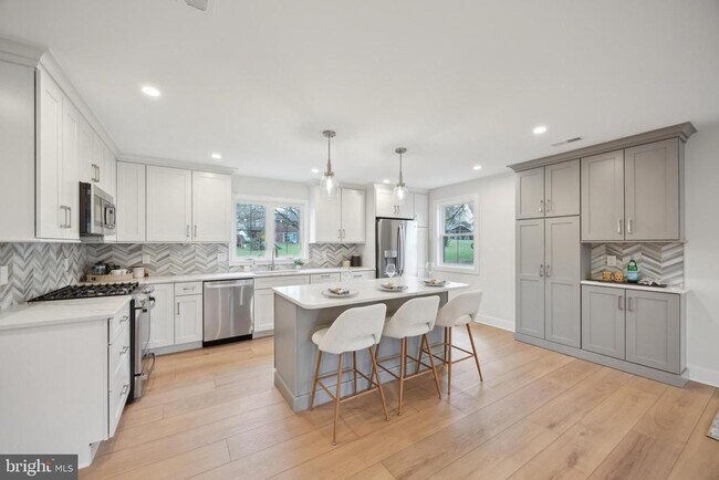 Building Photo - 605 Bowers Ln