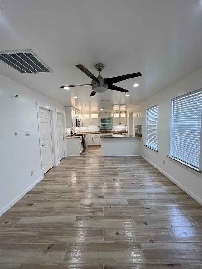 Building Photo - 7214 Corsicana St