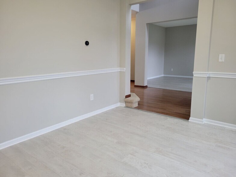 Building Photo - 8162 Chateau Ln