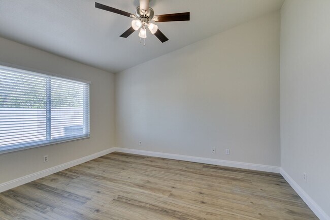 Building Photo - AVAILABLE 1/1/26- Beautiful 3-Bedroom, 2-Bathroom Home in Green Valley