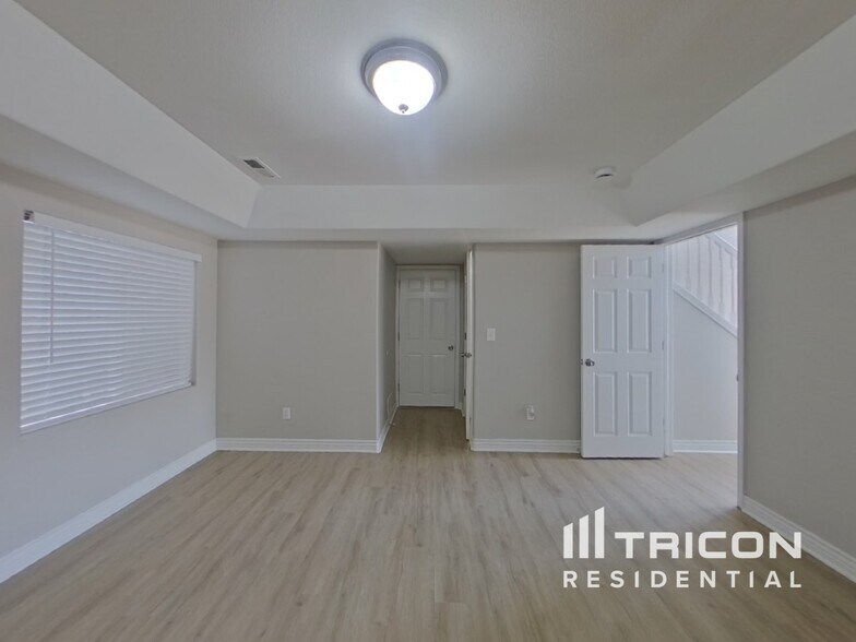 Building Photo - 441 Valley Hi Cir