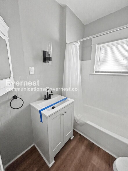 Building Photo - 2932 E 118th St