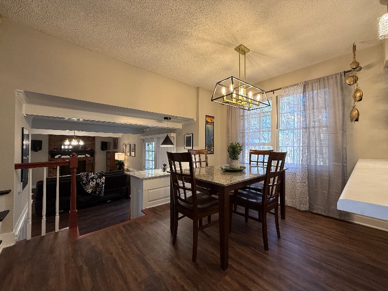 Building Photo - 505 Westbrook Dr