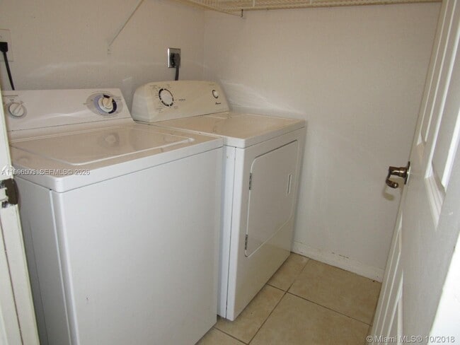 Building Photo - 14030 SW 51st Ln