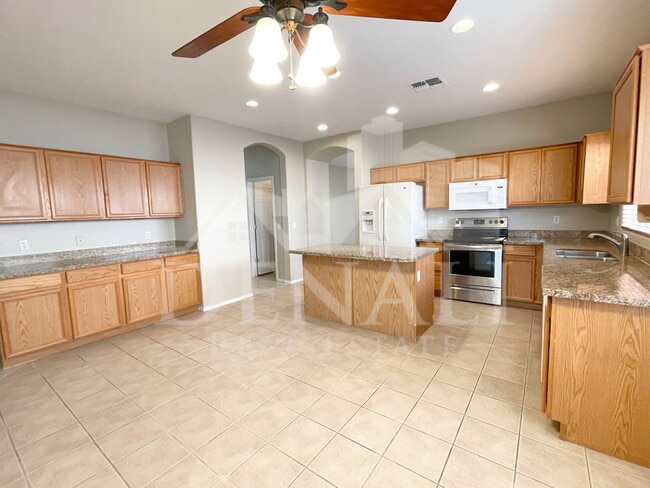 Building Photo - 8355 W Mary Ann Dr