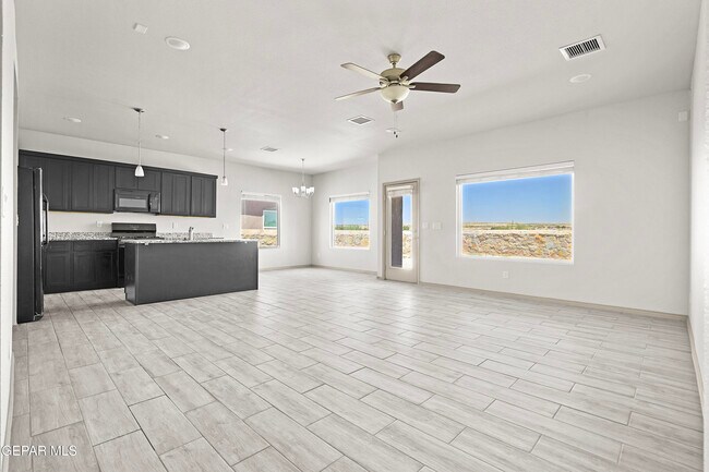 Building Photo - 12049 Hidden Gdns