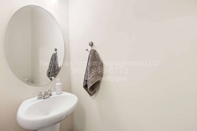 Building Photo - 2452 Royal York Ave