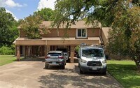 Building Photo - 2817 Oakside Dr