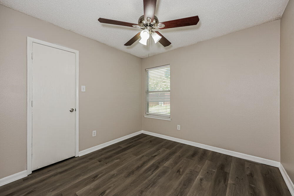 Building Photo - 621 Hollyberry Dr