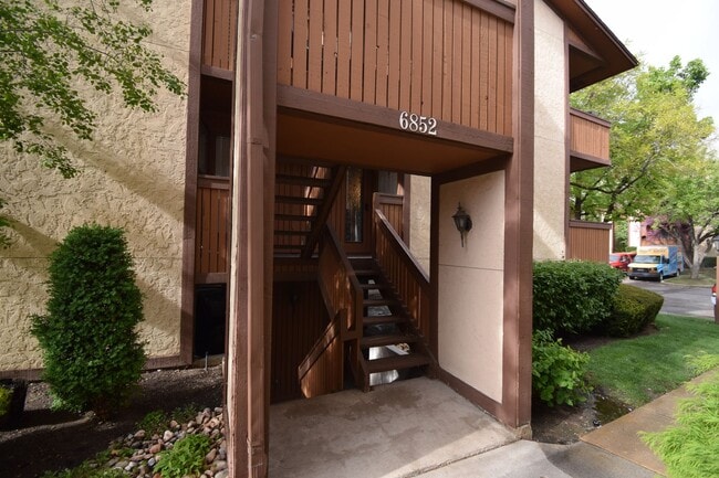 Building Photo - Charming 1 Bed 1 bath Condo in the Heart of Fort Union!!!