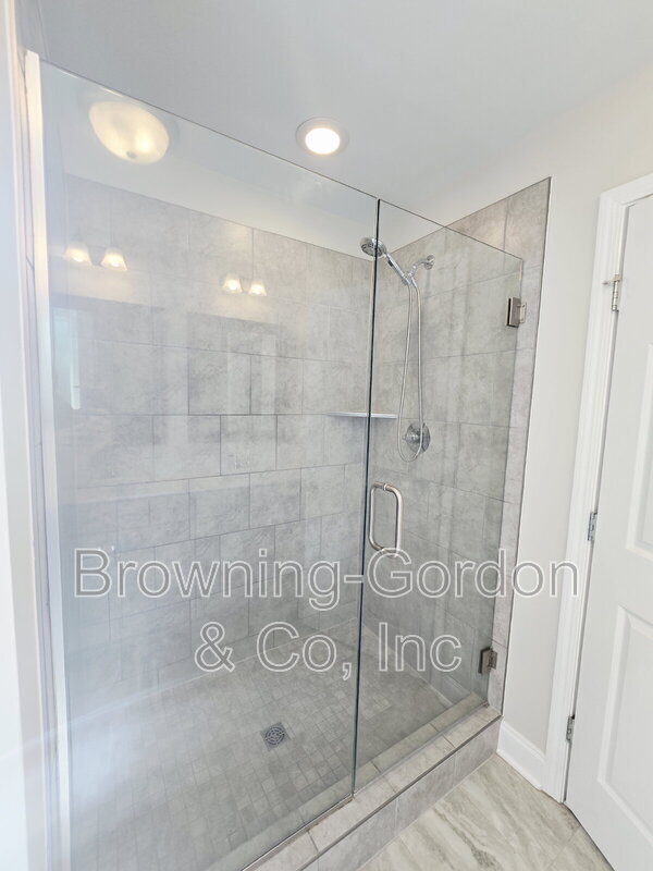 Building Photo - 554 Oakvale Ln