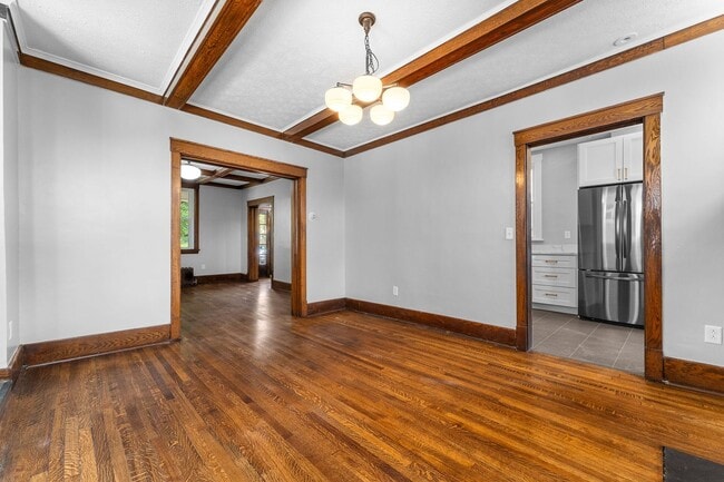 Building Photo - Beautiful 5 Bedroom, 2 Bathroom in Mt.Lebanon- Original Hardwood Floors and Garage