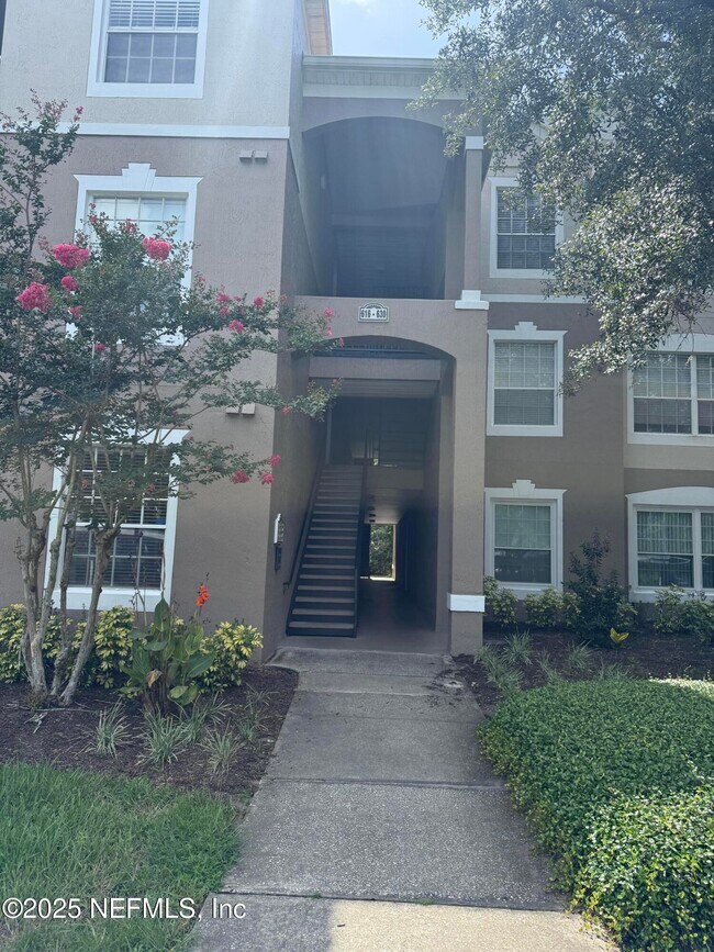 Building Photo - 10550 Baymeadows Rd